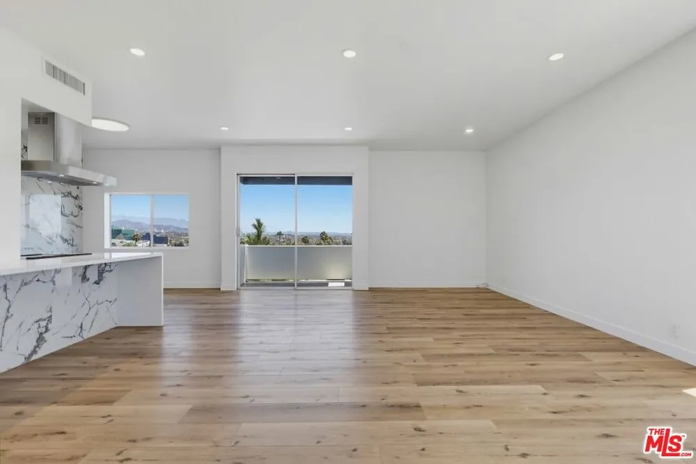 435 Oakhurst Drive #1002 Beverly Hills, CA 90210