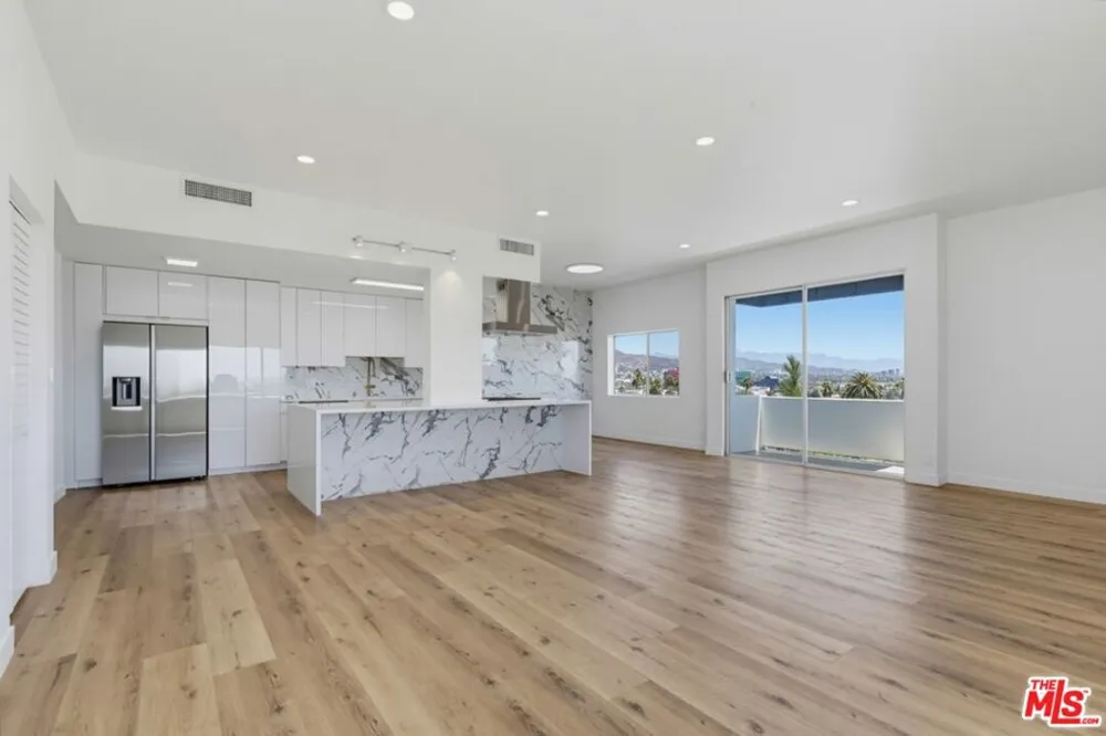 435 Oakhurst Drive #1002 Beverly Hills, CA 90210