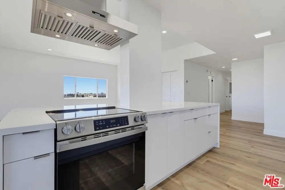 435 Oakhurst Drive #1002 Beverly Hills, CA 90210