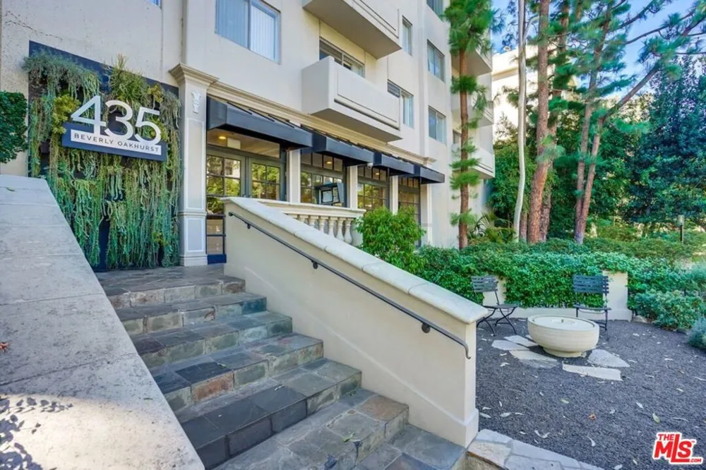 435 Oakhurst Drive #1002 Beverly Hills, CA 90210