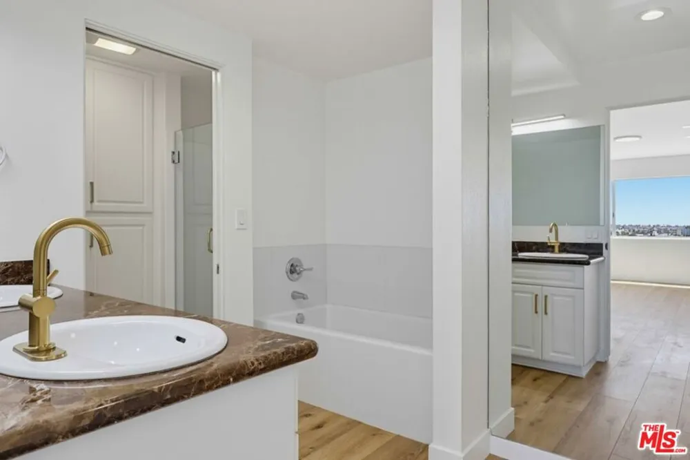 435 Oakhurst Drive #1002 Beverly Hills, CA 90210