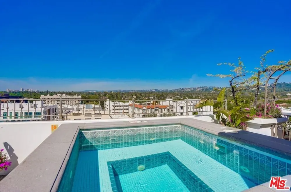 435 Oakhurst Drive #1002 Beverly Hills, CA 90210