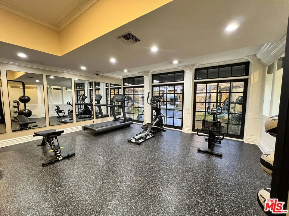435 Oakhurst Drive #1002 Beverly Hills, CA 90210