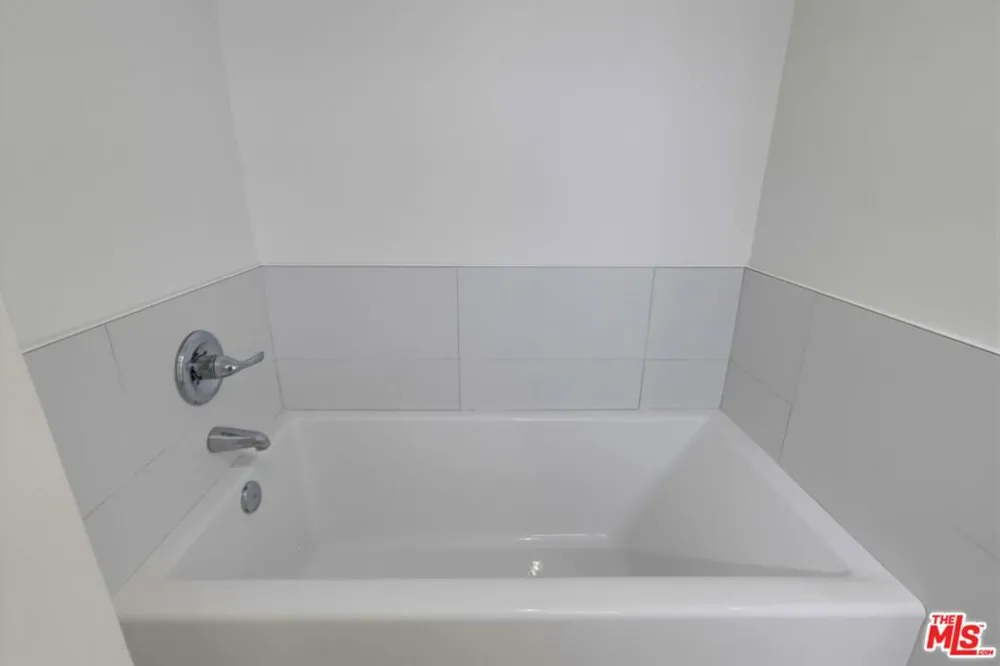 435 Oakhurst Drive #1002 Beverly Hills, CA 90210