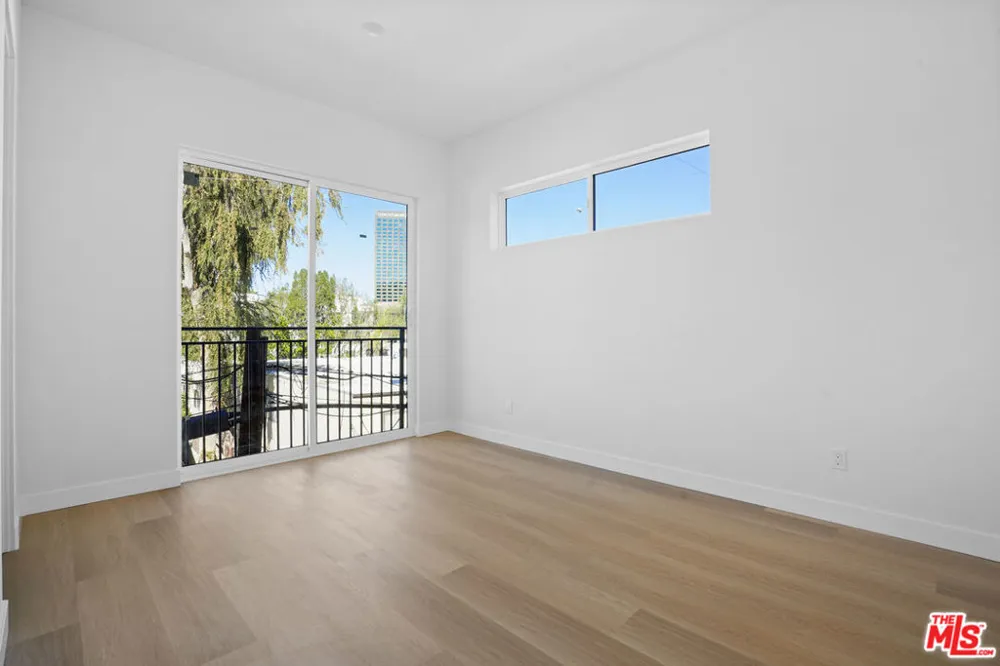 3688 Fredonia Drive Los Angeles, CA 90068