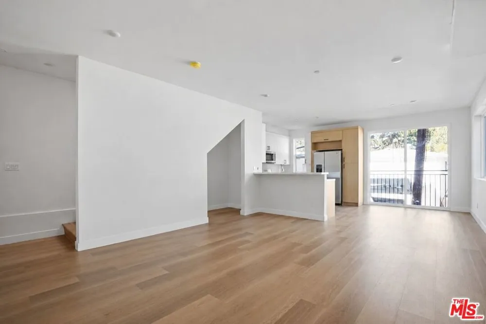 3688 Fredonia Drive Los Angeles, CA 90068