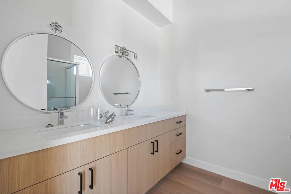 3688 Fredonia Drive Los Angeles, CA 90068