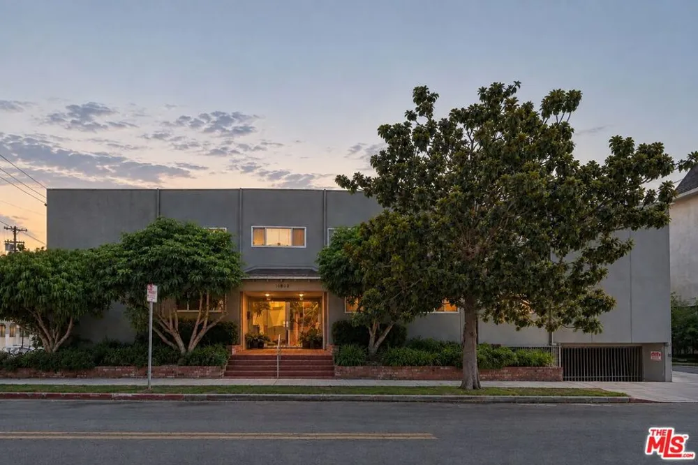 10600 Eastborne Avenue #9 Los Angeles, CA 90024