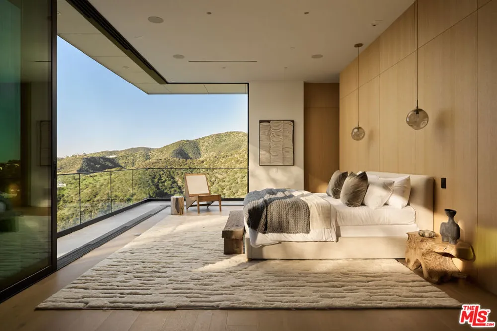 1149 Linda Flora Drive Los Angeles, CA 90049