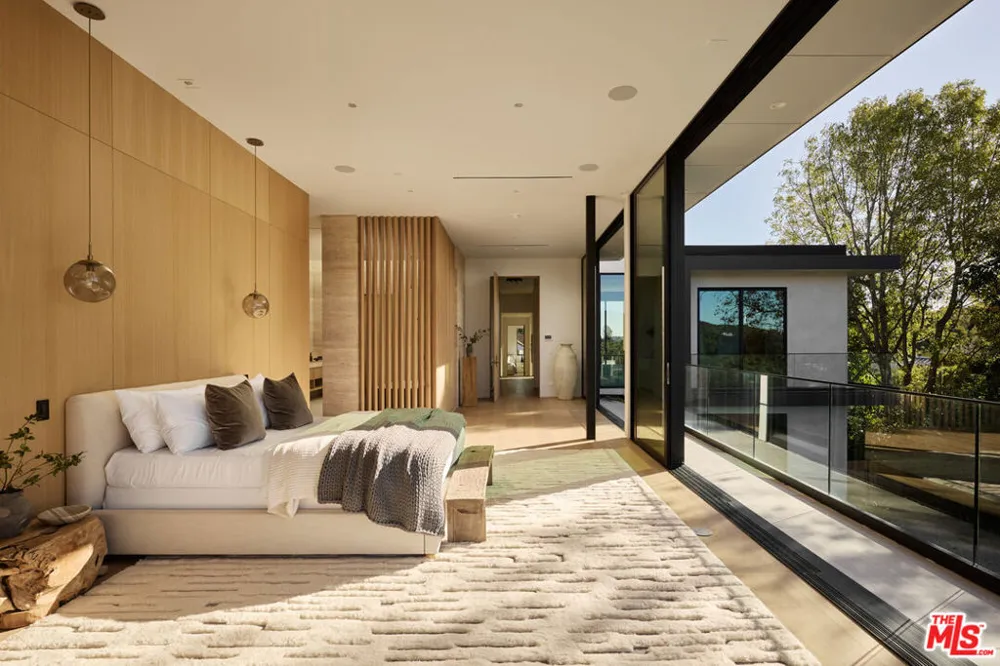 1149 Linda Flora Drive Los Angeles, CA 90049