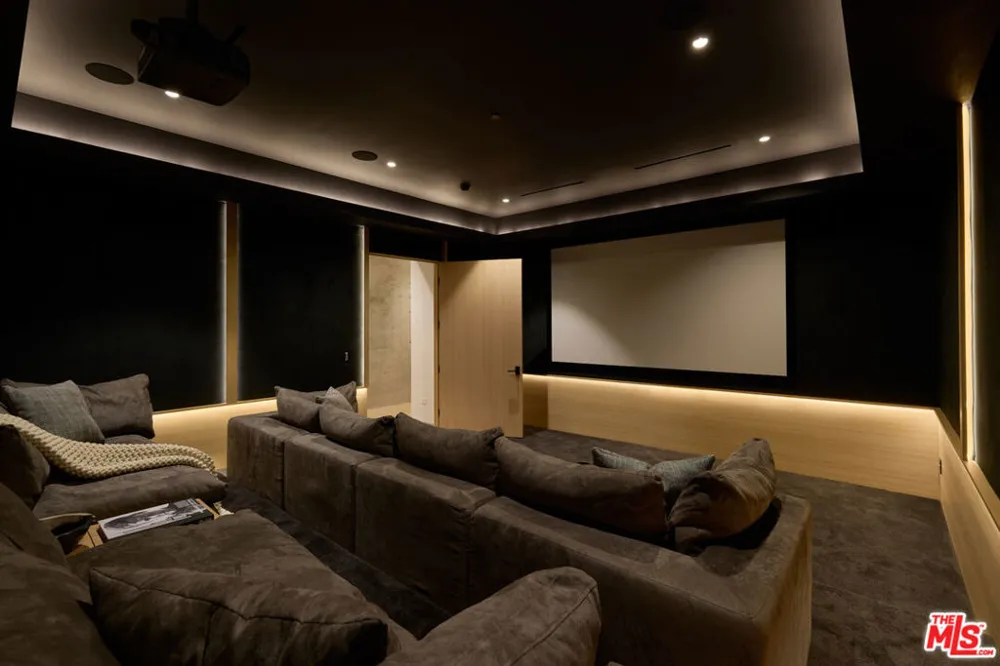 1149 Linda Flora Drive Los Angeles, CA 90049