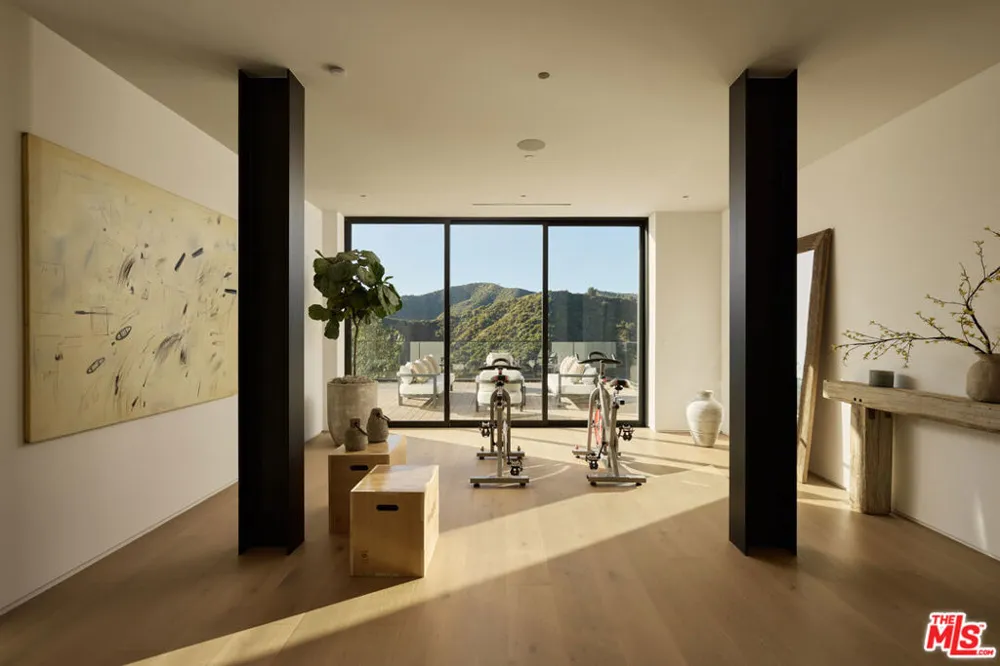 1149 Linda Flora Drive Los Angeles, CA 90049