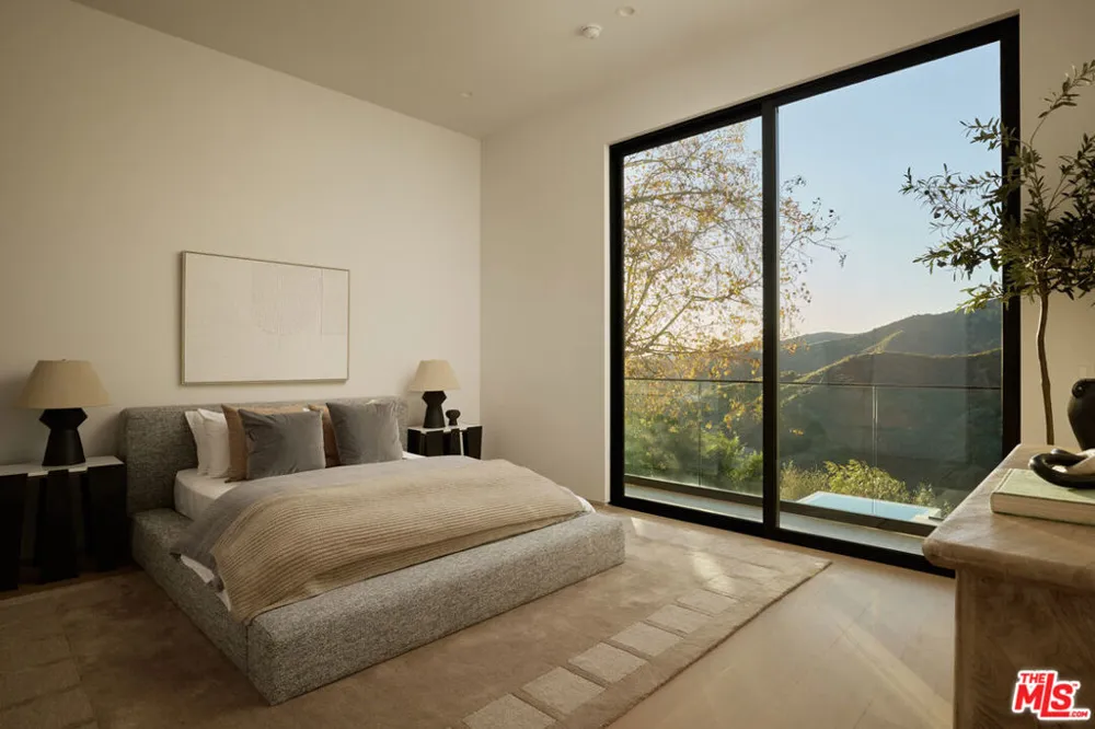 1149 Linda Flora Drive Los Angeles, CA 90049