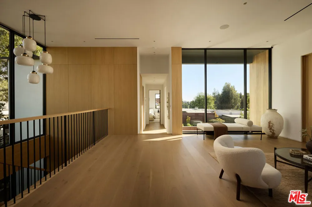 1149 Linda Flora Drive Los Angeles, CA 90049