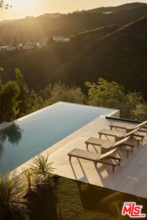 1149 Linda Flora Drive Los Angeles, CA 90049