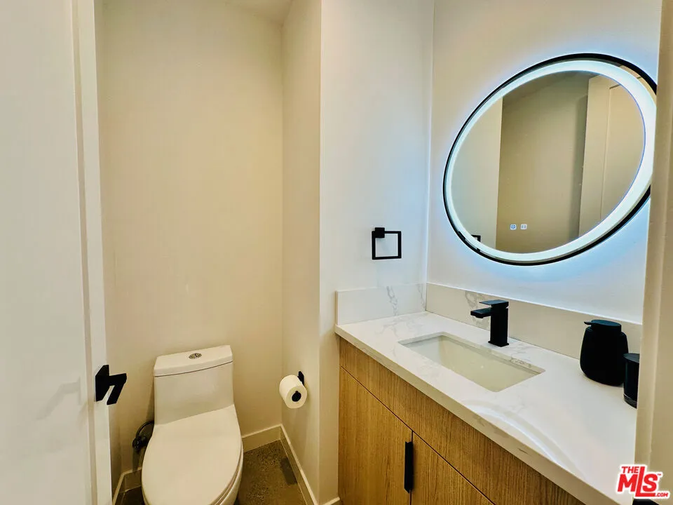 948 E 67th Street #B Inglewood, CA 90302