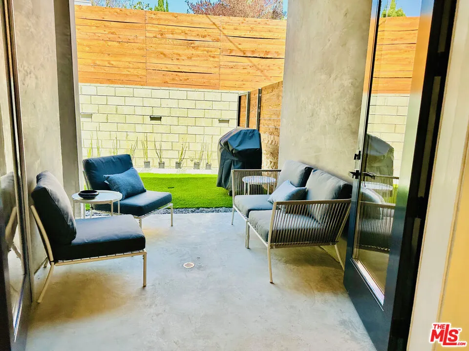 948 E 67th Street #B Inglewood, CA 90302