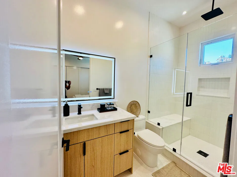 948 E 67th Street #B Inglewood, CA 90302