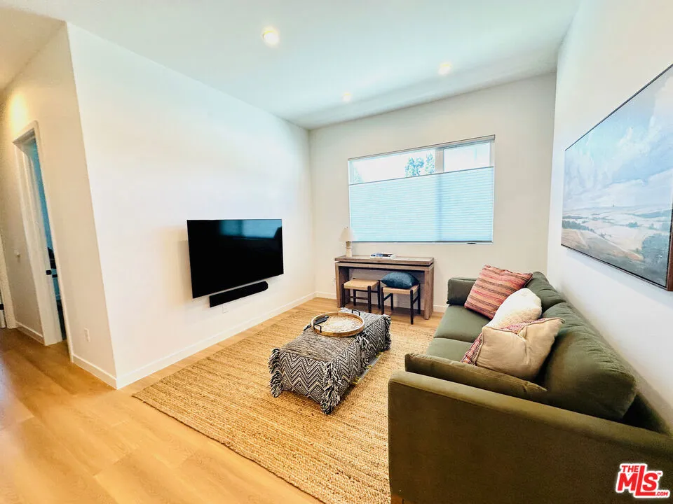 948 E 67th Street #B Inglewood, CA 90302