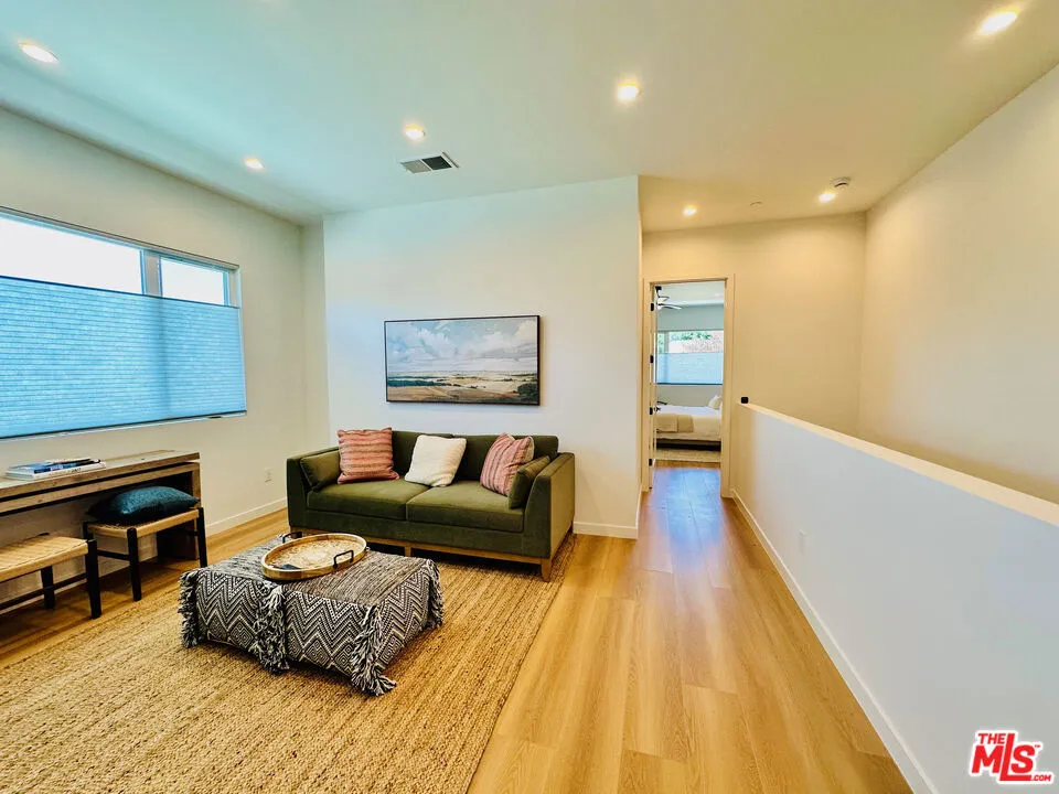 948 E 67th Street #B Inglewood, CA 90302