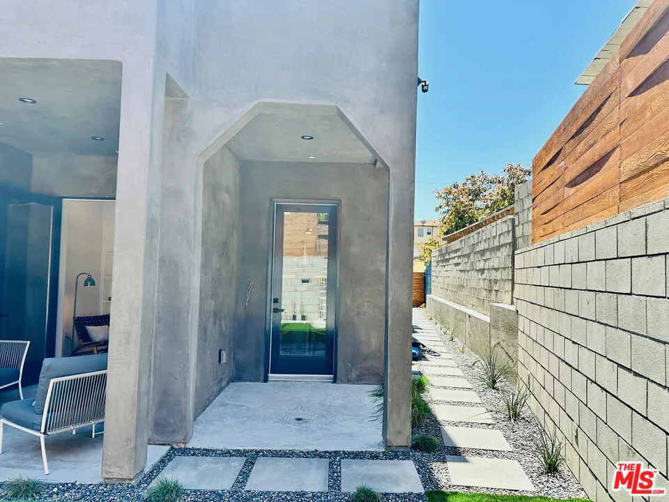 948 E 67th Street #B Inglewood, CA 90302