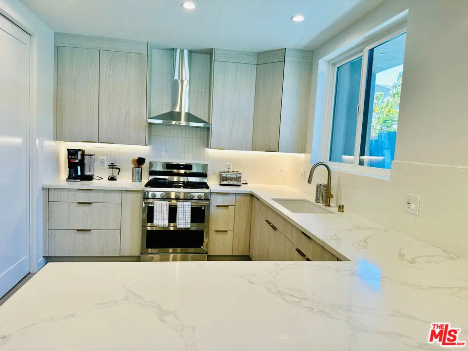 948 E 67th Street #B Inglewood, CA 90302