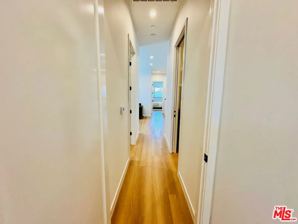 948 E 67th Street #B Inglewood, CA 90302
