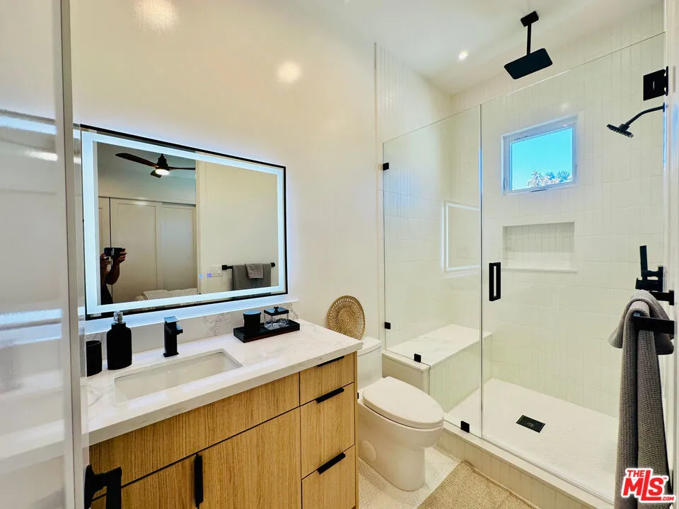 948 E 67th Street #B Inglewood, CA 90302