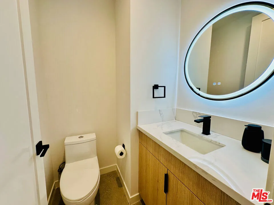 948 E 67th Street #B Inglewood, CA 90302