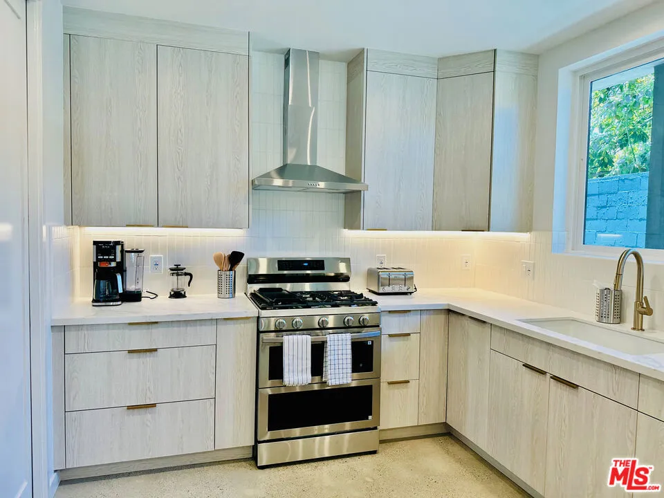 948 E 67th Street #B Inglewood, CA 90302