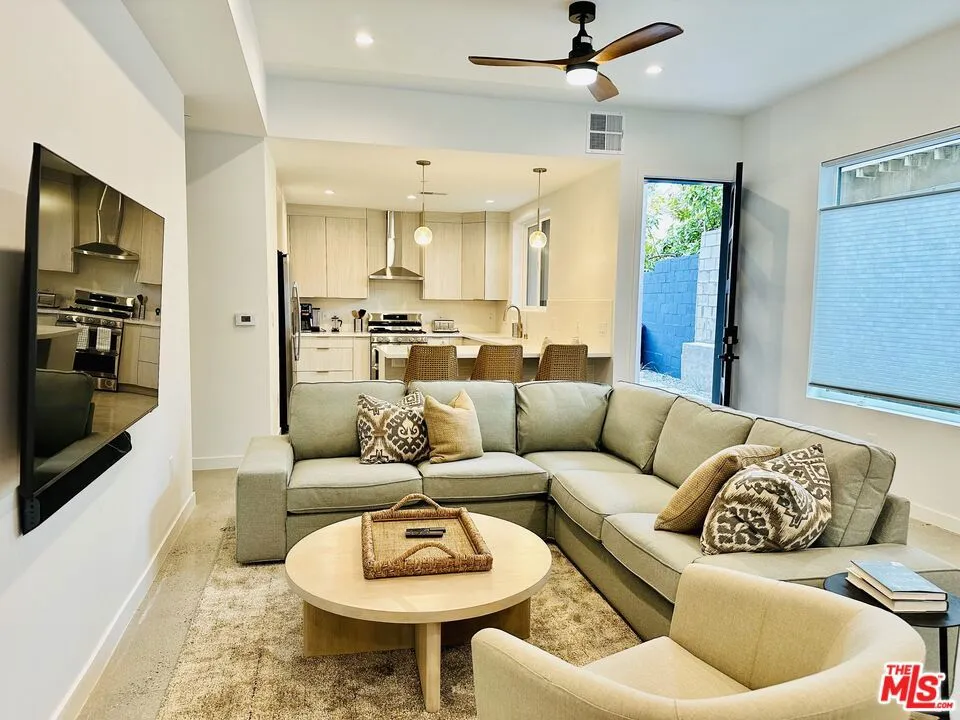 948 E 67th Street #B Inglewood, CA 90302