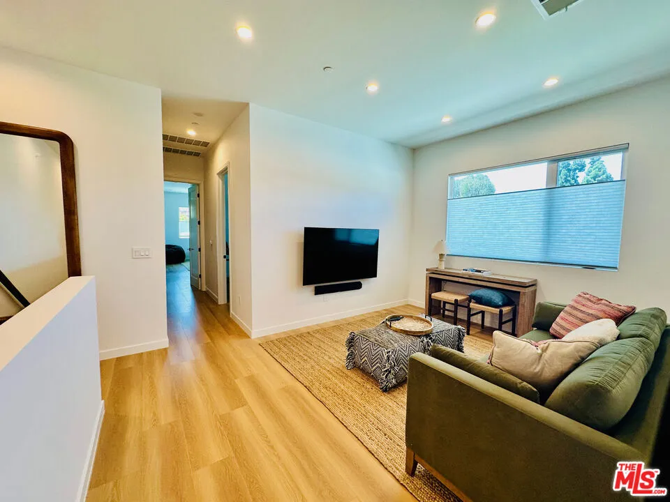 948 E 67th Street #B Inglewood, CA 90302