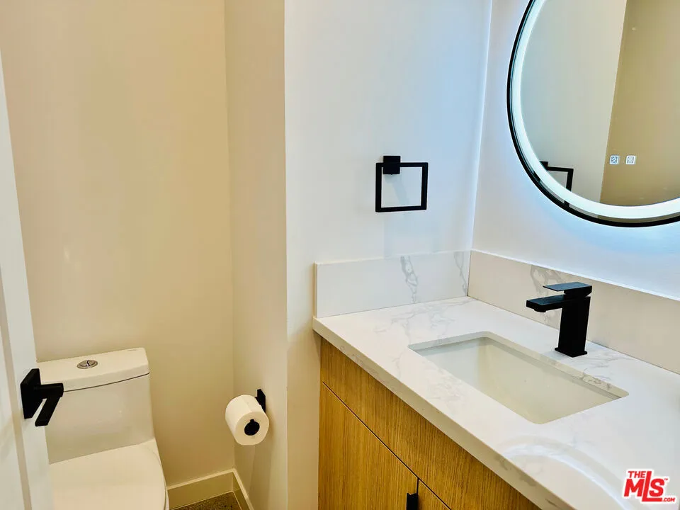 948 E 67th Street #B Inglewood, CA 90302