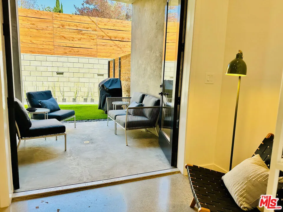 948 E 67th Street #B Inglewood, CA 90302