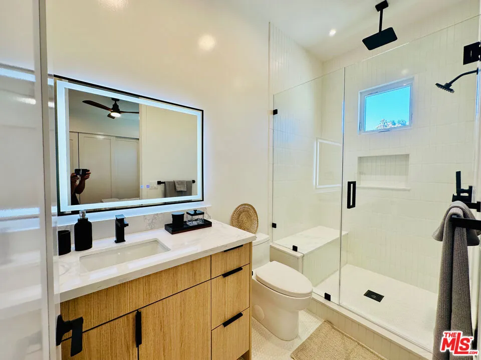 948 E 67th Street #B Inglewood, CA 90302