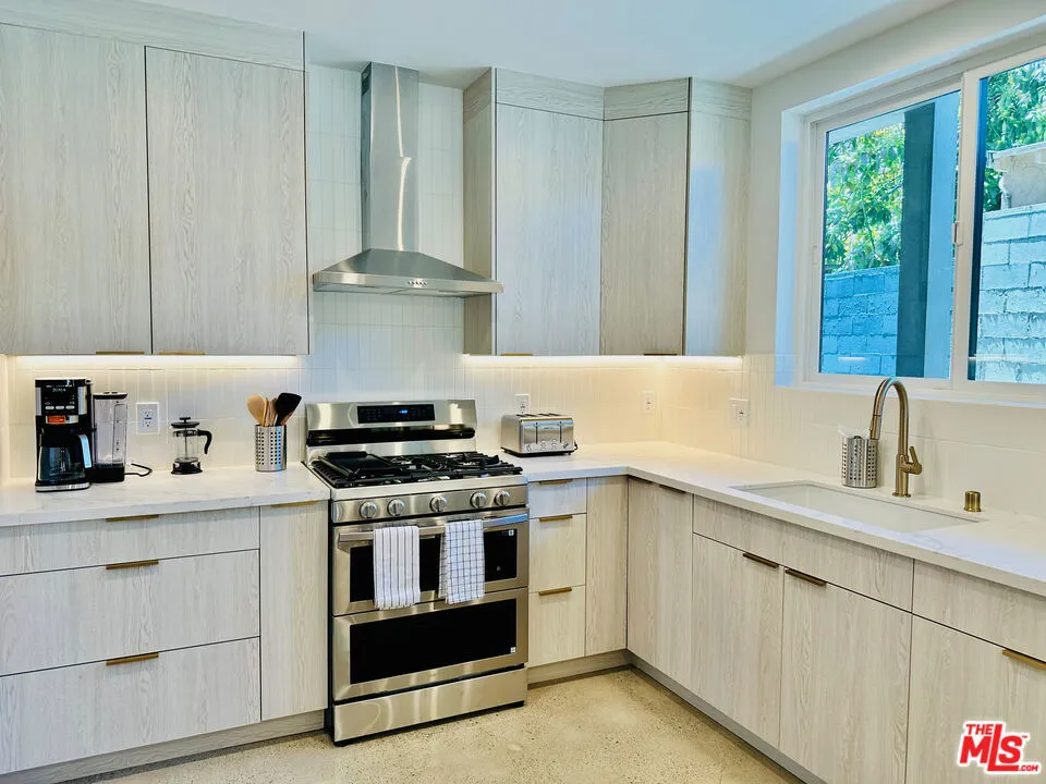 948 E 67th Street #B Inglewood, CA 90302