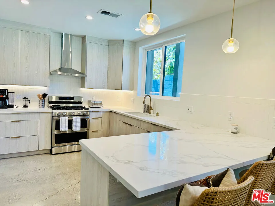 948 E 67th Street #B Inglewood, CA 90302