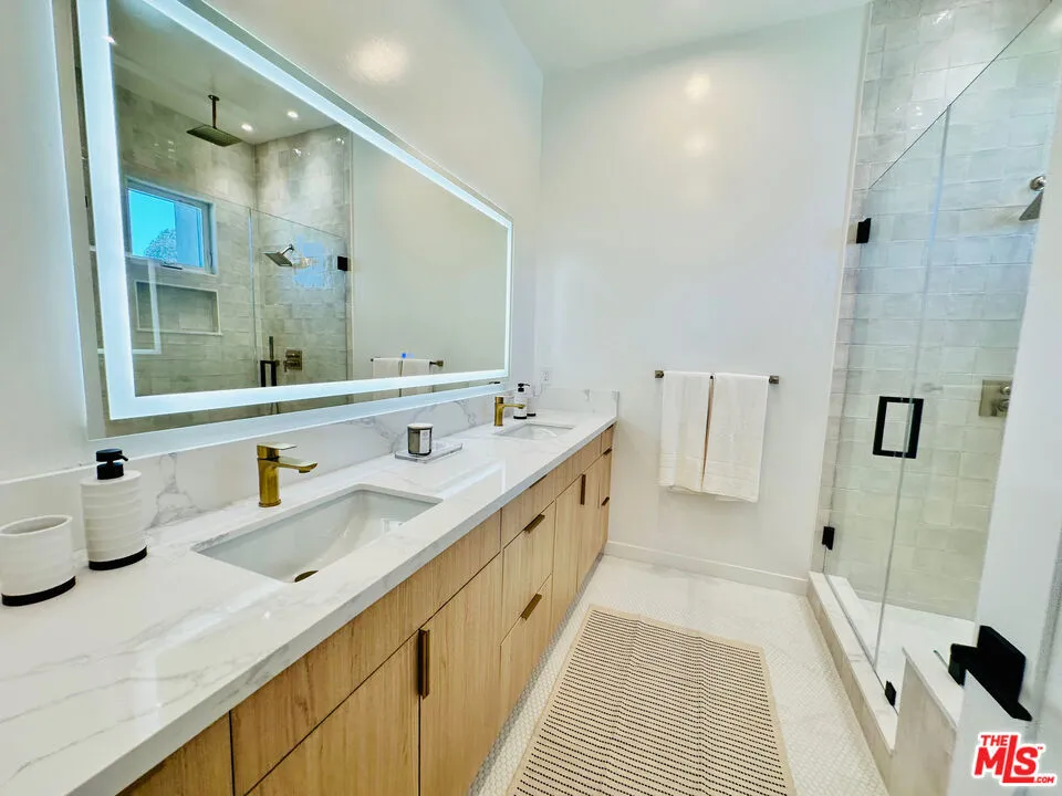 948 E 67th Street #B Inglewood, CA 90302