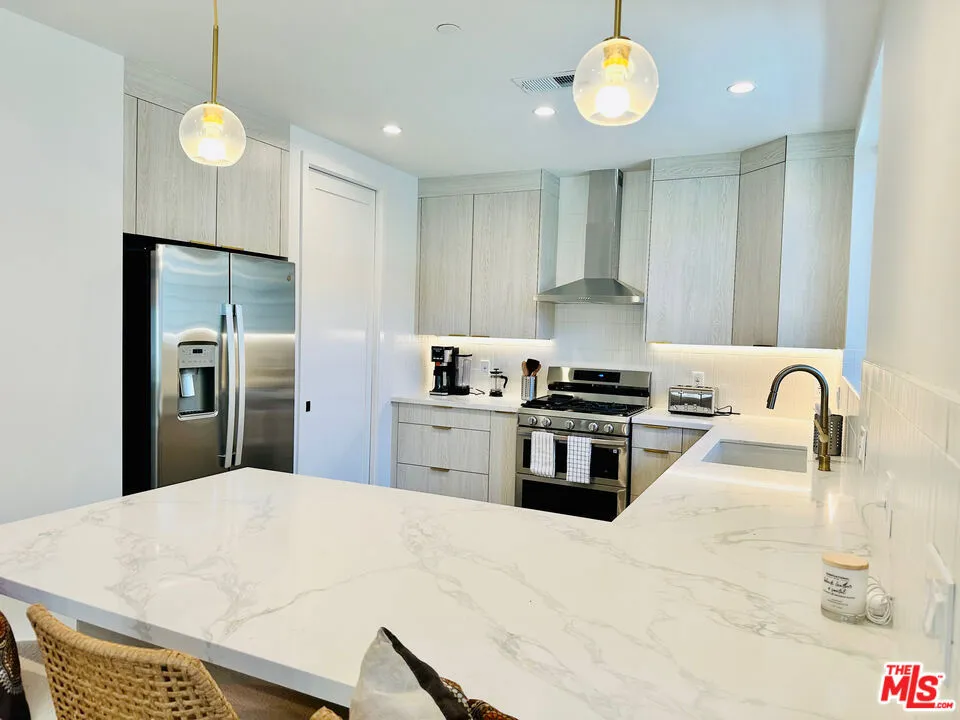 948 E 67th Street #B Inglewood, CA 90302