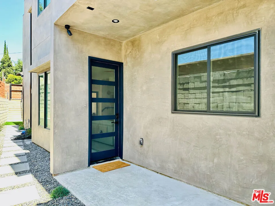 948 E 67th Street #B Inglewood, CA 90302