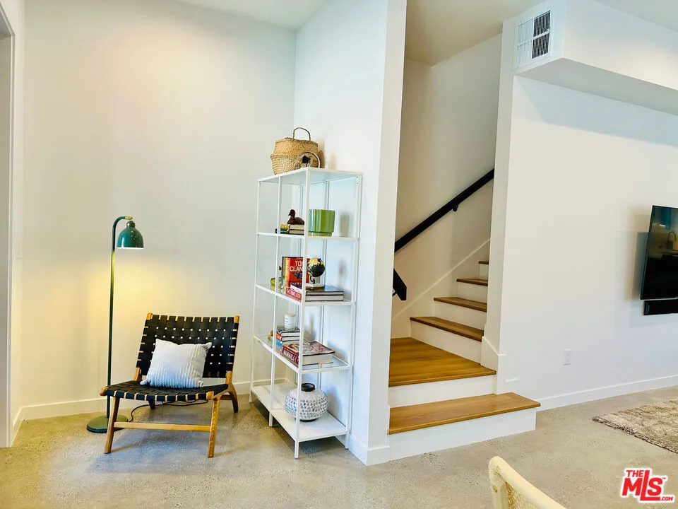 948 E 67th Street #B Inglewood, CA 90302