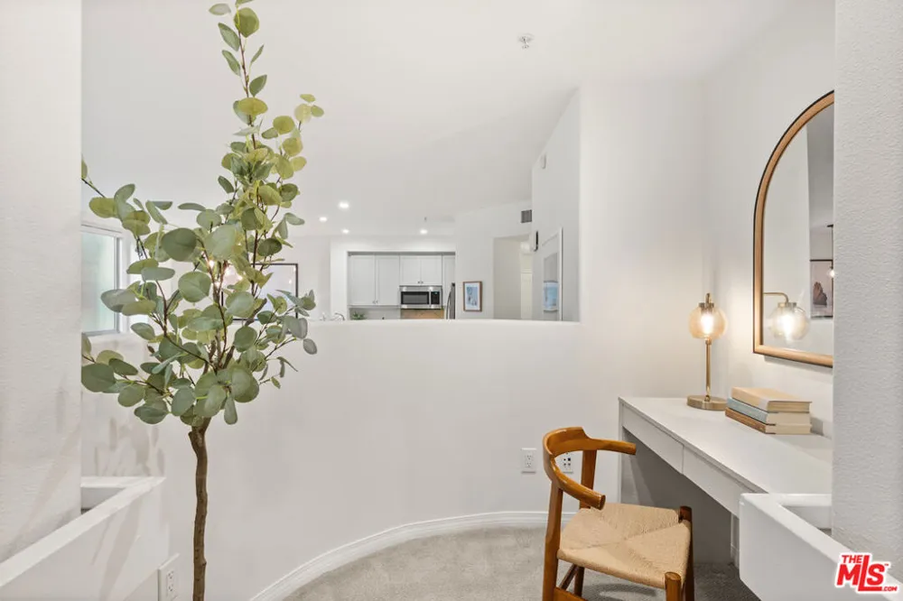 13044 Pacific #108 Playa Vista, CA 90094
