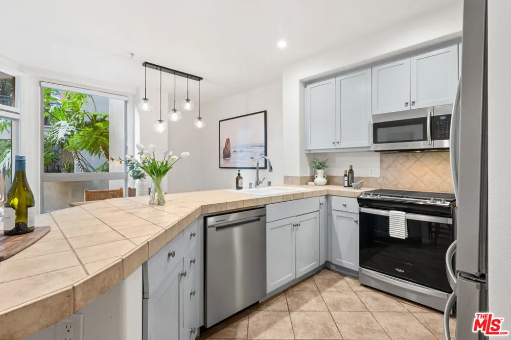 13044 Pacific #108 Playa Vista, CA 90094