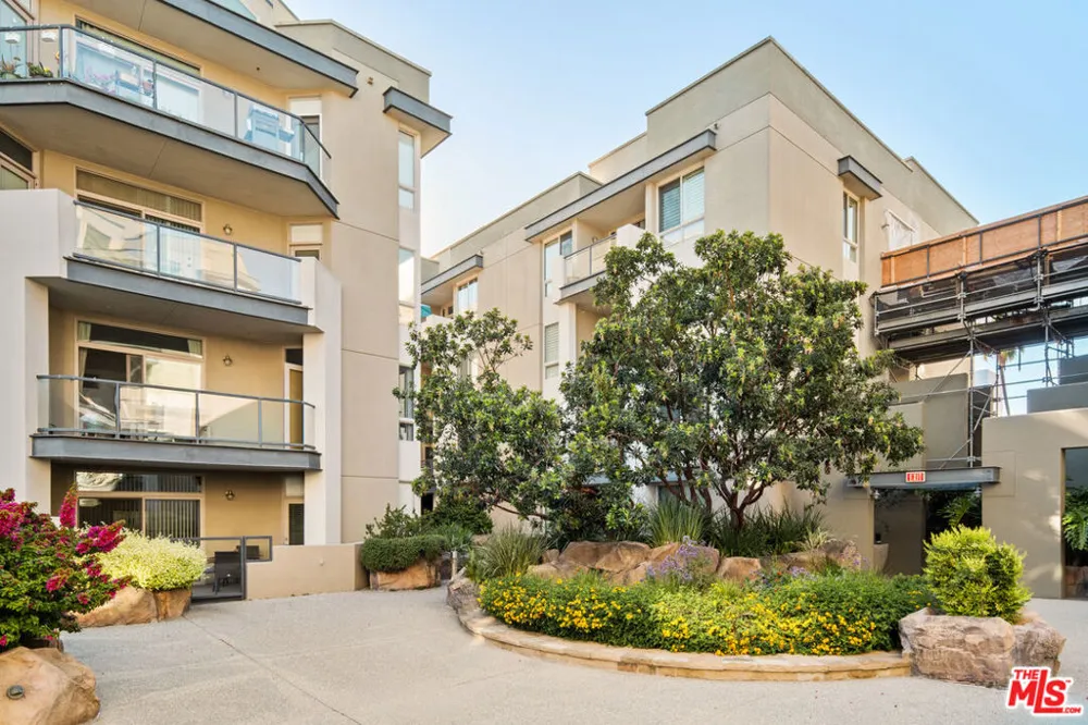 13044 Pacific #108 Playa Vista, CA 90094
