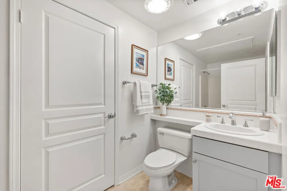 13044 Pacific #108 Playa Vista, CA 90094