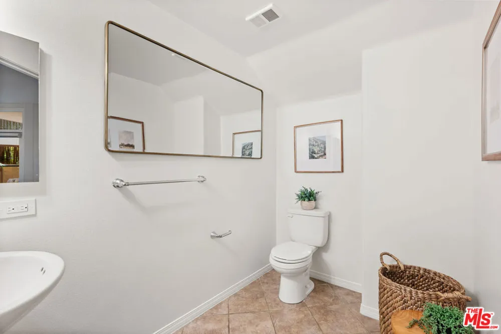 13044 Pacific #108 Playa Vista, CA 90094
