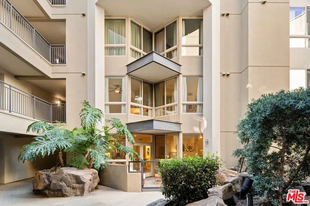 13044 Pacific #108 Playa Vista, CA 90094