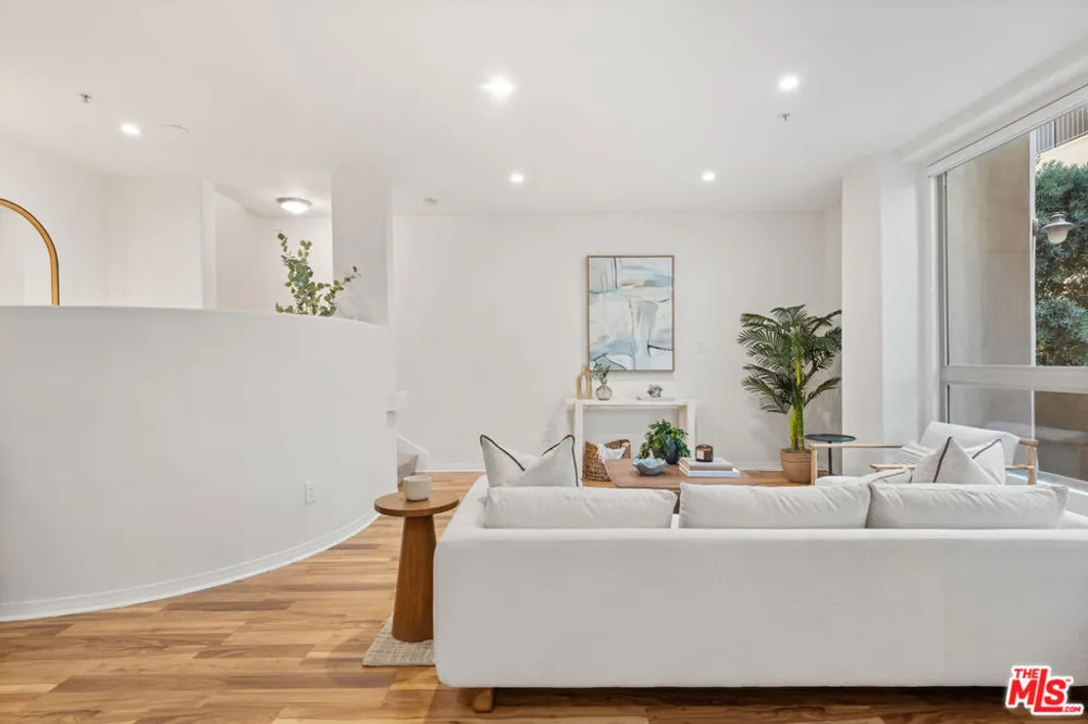 13044 Pacific #108 Playa Vista, CA 90094