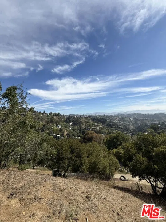 8551 W Cole Crest Drive Los Angeles, CA 90046