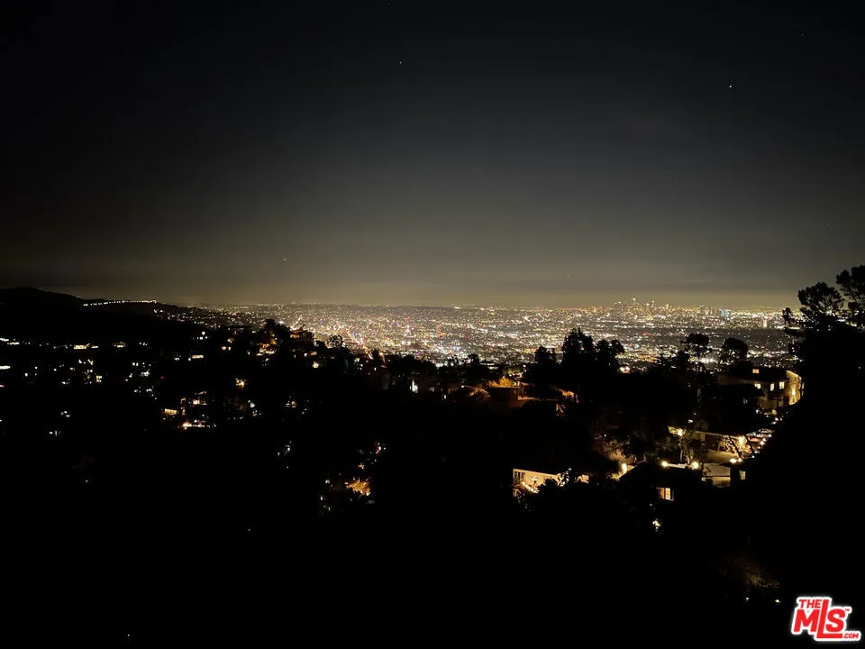 8551 W Cole Crest Drive Los Angeles, CA 90046
